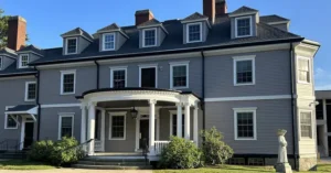 كلية لابوري ستغلق في أغسطس